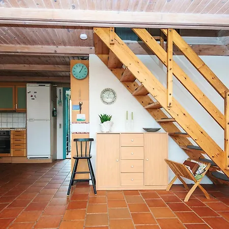 8 Person In Glesborg-by Traum